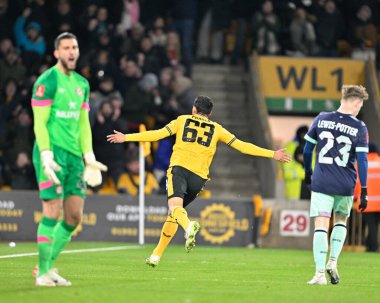 Wolverhampton Wanderers takımından Nathan Fraser, 16 Ocak 2024 tarihinde Wolineux, Wolverhampton, İngiltere 'de oynanan üçüncü tur rövanş karşılaşmasında 2-2' lik galibiyet golünü kutluyor. 