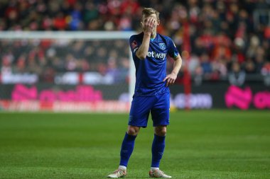 West Ham United takımından James Ward-Prowse, 16 Ocak 2024 tarihinde Bristol City 'nin Bristol Gate, Bristol, İngiltere' de oynadığı üçüncü tur rövanş karşılaşmasında üzgün görünüyor. 