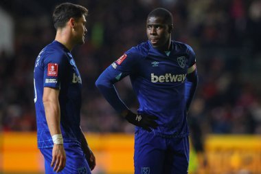 West Ham United 'tan Kurt Zouma, 16 Ocak 2024 tarihinde İngiltere' nin başkenti Bristol 'da oynanan Bristol City' nin West Ham United 'a karşı oynadığı üçüncü tur müsabakasında Batı Ham United' dan Konstantinos Mavropanos ile görüştü. 