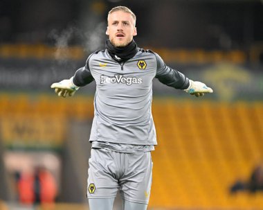 Wolverhampton Wanderers 'dan Daniel Bentley, 16 Ocak 2024 tarihinde Birleşik Krallık' ın başkenti Wolverhampton 'da oynanan üçüncü tur rövanş karşılaşmasında ısınıyor. 