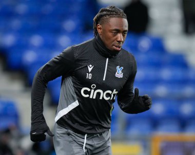 Kristal Saray 'dan Eberechi Eze, 17 Ocak 202' de İngiltere 'nin Liverpool kenti Goodison Park' ta oynanan üçüncü tur müsabakasında, Emirates FA Cup rövanş karşılaşması öncesinde ısınıyor.