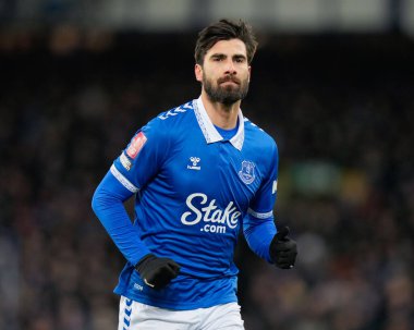 Everton 'dan Andr Gomes, 17 Ocak 2024 tarihinde Birleşik Krallık, Liverpool' daki Goodison Park 'ta oynanan üçüncü tur rövanş karşılaşmasında Everton, Crystal Palace' a karşı.