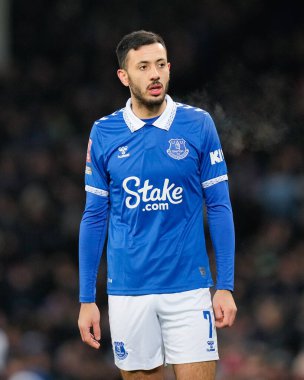 Everton 'dan Dwight McNeil, 17 Ocak 202 tarihinde Birleşik Krallık' ın Liverpool eyaletinin Goodison Park kentinde oynanan üçüncü tur müsabakasında Everton, Crystal Palace 'a karşı oynamıştır.