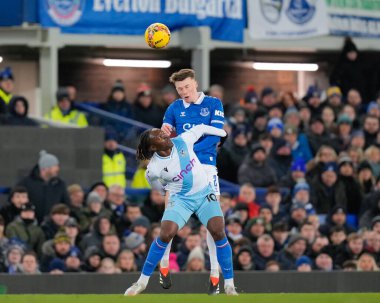 Everton 'dan Nathan Patterson ve Crystal Palace' dan Eberechi Eze, 17 Ocak 202 tarihinde Goodison Park, Liverpool 'da oynanan üçüncü tur müsabaka müsabakasında,