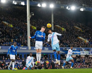 Kristal Saray 'dan Matheus Frana ve Everton' dan Nathan Patterson, 17 Ocak 2024 tarihinde Goodison Park, Liverpool, İngiltere 'deki Everton' a karşı oynanan FA Cup üçüncü tur rövanş karşılaşmasında,
