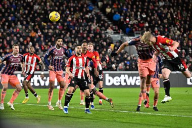 Brentford 'dan Ben Mee Premier League maçında Brentford Nottingham Forest' a karşı 20 Ocak 202 'de Londra' daki Gtech Community Stadyumu 'nda 2-1 berabere kaldı.