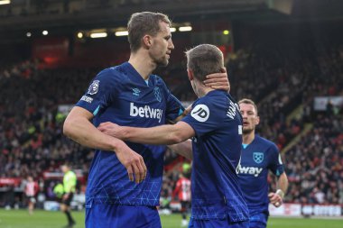 West Ham United takımından James Ward-Prowse, 21 Ocak 202 'de Bramall Lane, Sheffield, İngiltere' de oynanan Premier League maçında 1-2 'lik galibiyet golünü kutluyor.