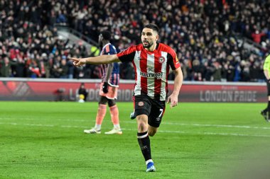 Brentford 'dan Neal Maupay, Premier League maçında Brentford Nottingham Forest' a karşı 20 Ocak 202 'de Londra' daki Gtech Community Stadyumu 'nda 3-2' lik galibiyetini kutluyor.