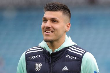 Leeds United takımından Jol Piroe, 21 Ocak 2024 tarihinde İngiltere 'nin Leeds şehrinde oynanan ve Leeds United ile Preston North End arasındaki Sky Bet Şampiyonası öncesinde Elland Road Stadyumu' na geldi.