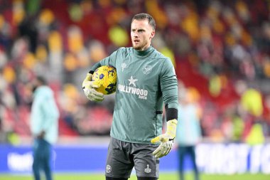 Brentford 'dan Mark Flekken Premier League maçında maç öncesi ısınma oturumunda Brentford Nottingham Forest' a karşı Gtech Community Stadyumu, Londra, İngiltere, 20 Ocak 202