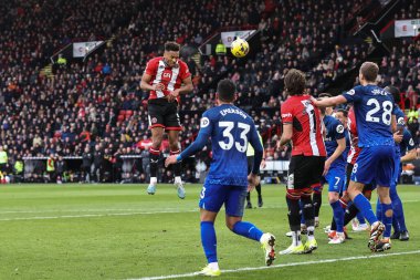 Sheffield United takımından Auston Trusty, Premier League 'de Sheffield United ile West Ham United arasında oynanan Bramall Lane, Sheffield, İngiltere' de 21 Ocak 202 'de oynanan maçta West Ham United takımının Alphonse Areola' nın kurtardığı köşeden gol attı.