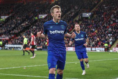 West Ham United takımından James Ward-Prowse, 21 Ocak 202 'de Bramall Lane, Sheffield, İngiltere' de oynanan Premier League maçında 1-2 'lik galibiyet golünü kutluyor.