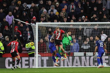 Sheffield United takımından Oliver McBurnie, 21 Ocak 202 'de Bramall Lane, Sheffield, İngiltere' de oynanan Premier League karşılaşmasında West Ham United takımının Alphonse Areola 'sı tarafından faul yaptıktan sonra penaltıyı kazandı.