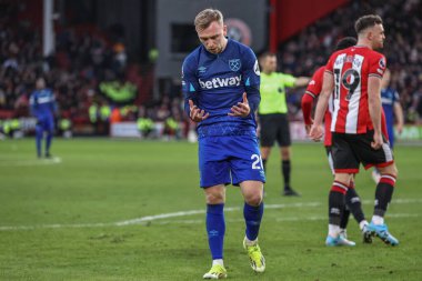 West Ham United takımından Jarrod Bowen, 21 Ocak 202 'de Bramall Lane, Sheffield, İngiltere' de oynanan Premier League maçında Sheffield United ile West Ham United arasındaki maçta geniş bir atış yaptıktan sonra tepki gösterdi.