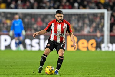 Brentford 'dan Neal Maupay Premier League maçı sırasında topla birlikte Londra' daki Gtech Community Stadyumu 'nda Brentford Nottingham Forest' a karşı, 20 Ocak 202