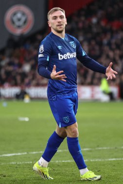 West Ham United takımından Jarrod Bowen, Sheffield United 'ın 21 Ocak 202' de Bramall Lane, Sheffield, İngiltere 'de oynadığı Premier League maçında Vinicius Souza tarafından engellendi.