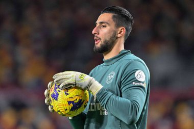 Brentford 'dan Thomas Strakosha Premier League maçında ısınma turunda Brentford Nottingham Forest' a karşı Gtech Community Stadyumu, Londra, İngiltere, 20 Ocak 202