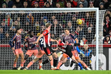 Brentford 'dan Keane Lewis-Potter gol atarken Premier League maçında gol çizgisini geçti. Brentford Nottingham Ormanı' na karşı Gtech Community Stadyumu, Londra, İngiltere, 20 Ocak 202