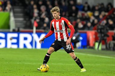 Brentford 'dan Mads Roerslev Premier League maçı sırasında topla birlikte Londra' daki Gtech Community Stadyumu 'nda Brentford Nottingham Forest' a karşı, 20 Ocak 202