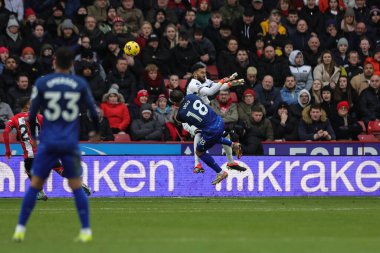 West Ham United 'dan Danny Ings, Sheffield United' dan Wes Foderingham 'ı nakavt etmeye çalışıyor. Premier Lig maçında Sheffield United, West Ham United' a karşı Bramall Lane, Sheffield, İngiltere, 21 Ocak 202
