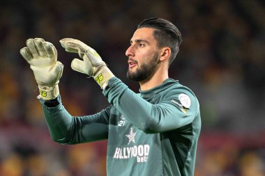 Brentford 'dan Thomas Strakosha Premier League maçında ısınma turunda Brentford Nottingham Forest' a karşı Gtech Community Stadyumu, Londra, İngiltere, 20 Ocak 202