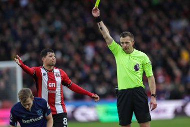 Hakem Michael Salisbury, 21 Ocak 202 'de Bramall Lane, Sheffield, İngiltere' de oynanan Premier League maçında West Ham United 'a karşı James Ward-Prowse' a sarı kart verdi.