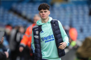 Leeds United takımından Archie Gray, 21 Ocak 202 'de Leeds, İngiltere' deki Elland Road 'da oynanan Sky Bet Şampiyonası karşılaşması öncesinde Elland Road Stadyumu' na geldi.