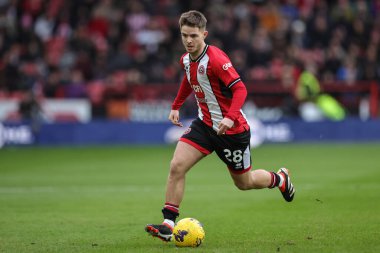 Sheffield United takımından James McAtee, 21 Ocak 202 'de Bramall Lane, Sheffield, İngiltere' de oynanan Premier League maçında Sheffield United ile West Ham United maçında topu kırıyor.