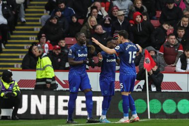 West Ham United takımından Maxwel Cornet, 21 Ocak 202 'de Bramall Lane, Sheffield, Birleşik Krallık' ta oynanan Premier League maçında 0-1 'lik galibiyet golünü kutluyor.