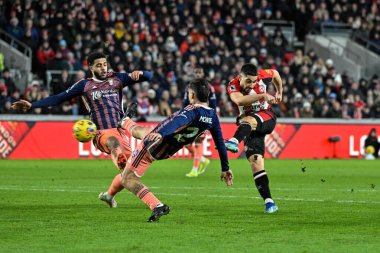Brentford 'dan Neal Maupay Premier League maçında Brentford Nottingham Forest' a karşı 20 Ocak 202 'de Londra' daki Gtech Community Stadyumu 'nda 3-2 berabere kaldı.