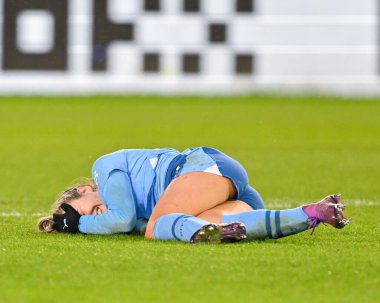 Manchester City Women 'dan Lauren Hemp, Liverpool Women' dan Teagan Micah ile Manchester City Women - Liverpool Women maçında karşılaştıktan sonra sakatlandı.