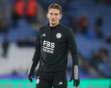 Leicester City 'den Dennis Praet maçtan önce ısınıyor, Leicester City ile Ipswich Town arasındaki maç sırasında King Power Stadyumu, Leicester, İngiltere, 22 Ocak 202