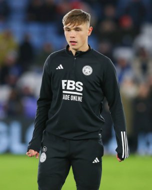 Leicester City 'den Callum Doyle maçtan önce ısınıyor, Leicester City ile Ipswich Town arasındaki maç sırasında King Power Stadyumu, Leicester, İngiltere, 22 Ocak 202