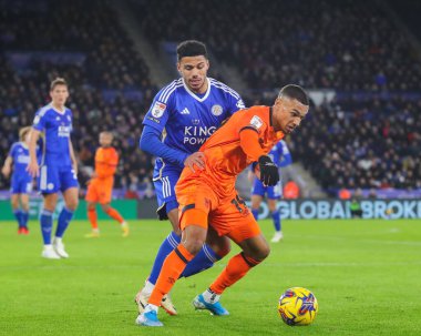 Ipswich Town 'dan Kayden Jackson, Leicester City' den James Justin 'i 22 Ocak 202' de King Power Stadyumu 'nda Leicester City ile Ipswich Town arasındaki Sky Bet Şampiyonası maçında durdurdu.