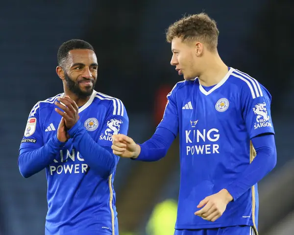 Leicester City 'den Ricardo Pereira, 22 Ocak 202' de Leicester, İngiltere 'deki King Power Stadyumu' nda Leicester City ile Ipswich Town arasındaki Sky Bet Şampiyonası karşılaşmasında taraftarlarını tam zamanlı alkışlıyor.