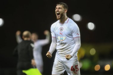 Barnsley 'den John Mcatee, Oxford United' ın 23 Ocak 202 'de Kassam Stadyumu' nda oynadığı Sky Bet Lig 1 karşılaşmasında kazandığı 0-1 'lik maç sonrasında havayı yumrukluyor.