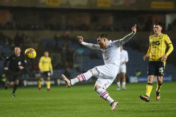 Nicky Cadden Barnsley Takes Shot Goal Sky Bet League Match — Stock Photo, Image