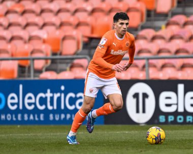 Blackpool 'dan Albie Morgan, 21 Ocak 202' de Bloomfield Road, Blackpool 'da oynanan Blackpool - Charlton Atletizm maçında topa vuruyor.