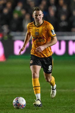 Newport County 'den Bryn Morris, 28 Ocak 202' de Birleşik Krallık 'ın Newport kentinde oynanan dördüncü tur Newport County - Manchester United karşılaşmasında topu aldı.