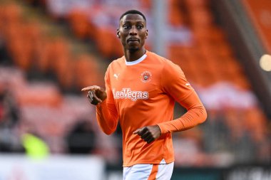 Blackpool 'dan Marvin Ekpiteta, 27 Ocak 202' de Bloomfield Road, Blackpool 'da oynanan Blackpool-Charlton maçında takımına talimat veriyor.