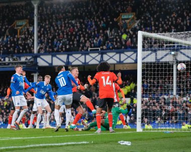 Luton Town 'dan Cauley Woodrow, 27 Ocak 202 tarihinde Goodison Park, Liverpool' da oynanan dördüncü tur müsabakasında Luton Town 'a karşı oynanan Emirates FA Kupası karşılaşmasında topu 1-2 Luton Town' a attı.
