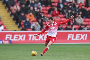 Barnsley 'den Mal de Gevigney topu 27 Ocak 2024' te İngiltere 'nin Oakwell kentinde oynanan Sky Bet 1 maçı sırasında aldı.