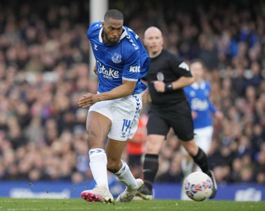 Everton 'dan Beto, 27 Ocak 202 tarihinde İngiltere' nin Liverpool kenti Goodison Park 'ta oynanan dördüncü tur müsabakasında Luton Town kalesinde atış yapmaktadır.