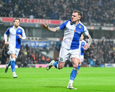 Blackburn Rovers 'dan Sammie Szmodics, 21 Ocak 202' de Ewood Park, Blackburn, Birleşik Krallık 'ta oynanan 4. Round karşılaşmasında Blackburn Rovers - Wrexham maçında Blackburn' ü 3-1 yenme hedefini kutluyor.