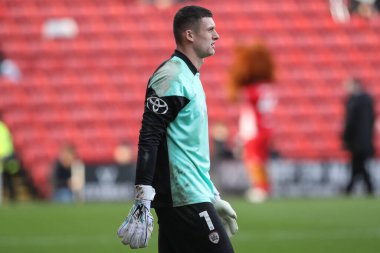 Barnsley 'den Liam Roberts 27 Ocak 202' de İngiltere 'nin Oakwell kentinde oynanan Sky Bet 1 maçında Barnsley' e karşı Exeter City maçında ısınma turunda