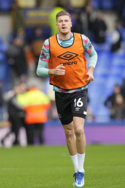 Luton Town 'dan Reece Burke, 27 Ocak 202' de İngiltere 'nin Liverpool kentinde oynanan dördüncü tur müsabaka Everton-Luton Town karşılaşmasından önce ısınıyor.