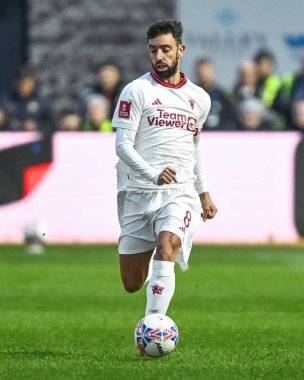 Manchester United takımından Bruno Fernandes, 28 Ocak 202 'de İngiltere' nin Newport kentinde oynanan ve Manchester United 'a karşı oynanan 4.