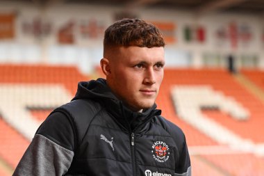 Blackpool 'dan Sonny Carey, 27 Ocak 202' de Bloomfield Road, Blackpool 'da oynanan Blackpool - Charlton Athletic maçında Sky Bet 1' in önüne geçti.