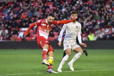 Barnsley 'li Adam Phillips kalede şutunu atıyor, ribaundu geri çekiyor ve Sky Bet 1 maçında Barnsley, Exeter City' ye karşı Oakwell, Barnsley, Birleşik Krallık 'ta 27 Ocak 202