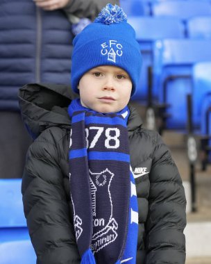 Birleşik Krallık 'ın Liverpool kenti Goodison Park' ta oynanan dördüncü tur müsabakasından önce genç bir Everton taraftarı Everton, Luton Town 'a karşı.